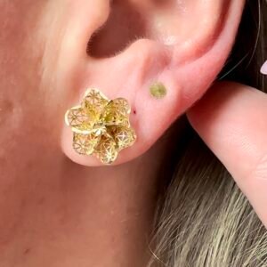 Par de Brincos Flor Diamantada e Rendada no Ouro Amarelo 18k