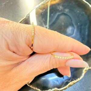 Meia Aliança Zircônias Brancas no Ouro Amarelo 18K