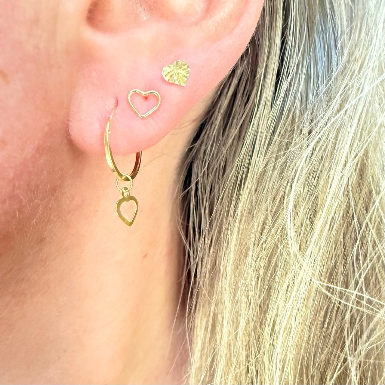 Par de Argolas Pingente de Coração 1,4cm no Ouro 18k