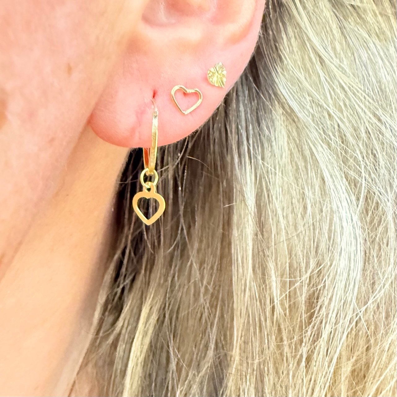 Par de Argolas Pingente de Coração 1,4cm no Ouro 18k - Imagem 3