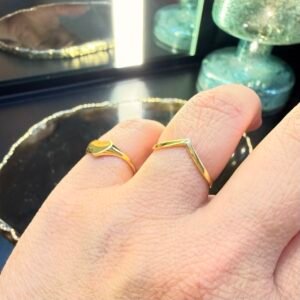 Anel formato “V” no Ouro Amarelo 18K