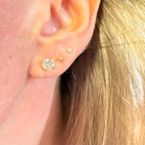 Par de Brincos Zircônia 6mm no Ouro Amarelo 18K