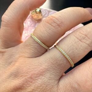 Meia Aliança Zircônias Brancas no Ouro Amarelo 18K